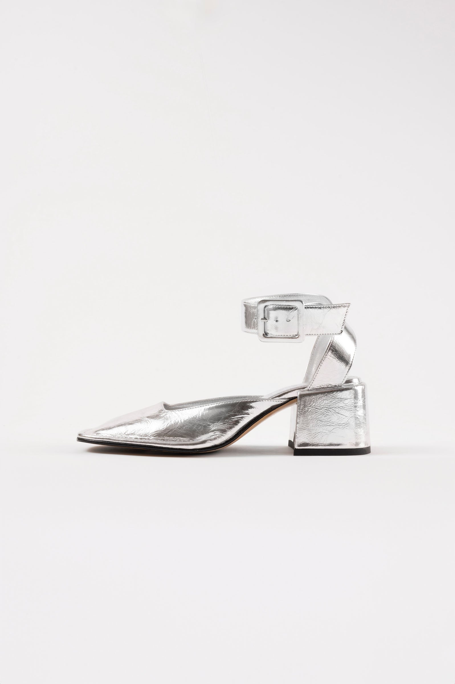 靴 rie YASU - Silver Wrinkled Polished Leather Pumps – Souliers