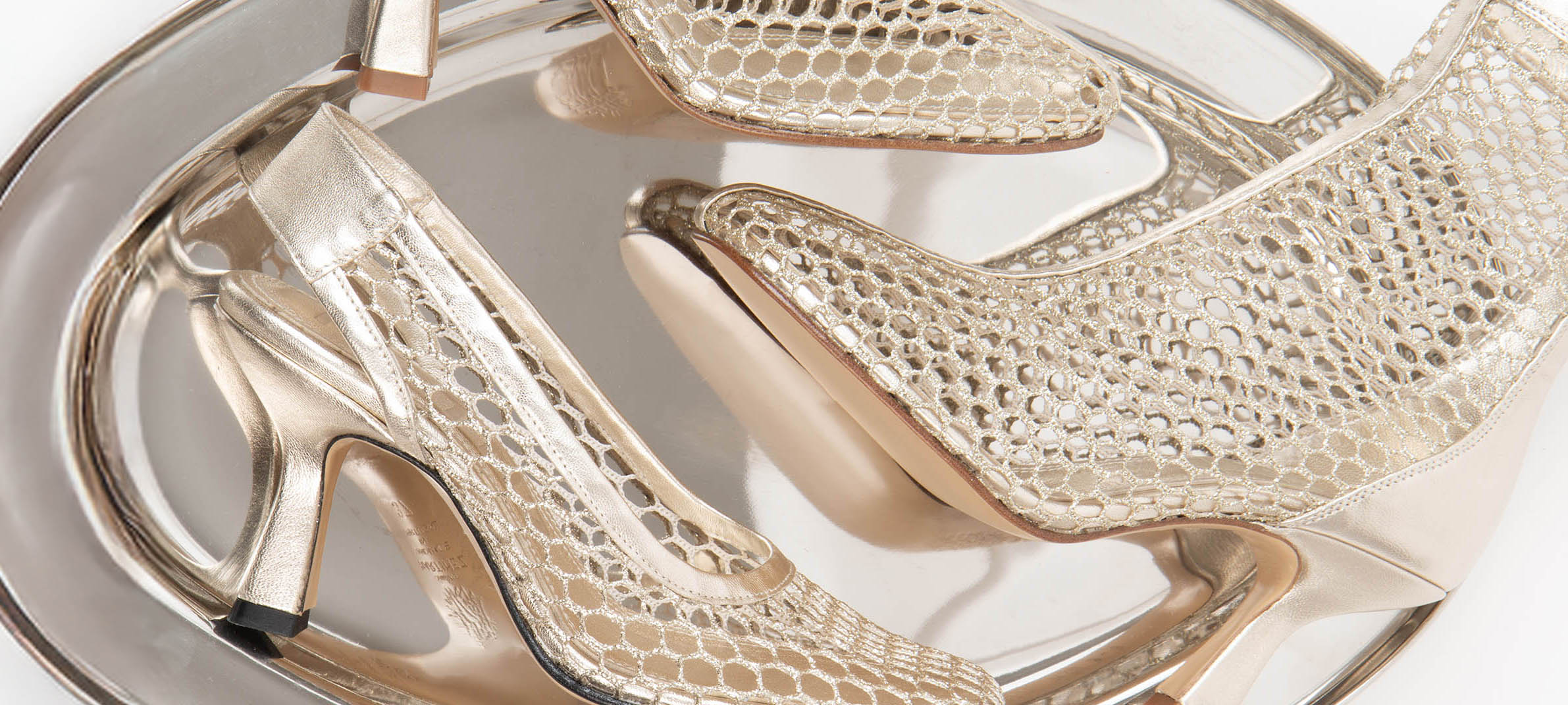 Look invité mariage | Chaussures dorées et raphia Martinez – Souliers ...