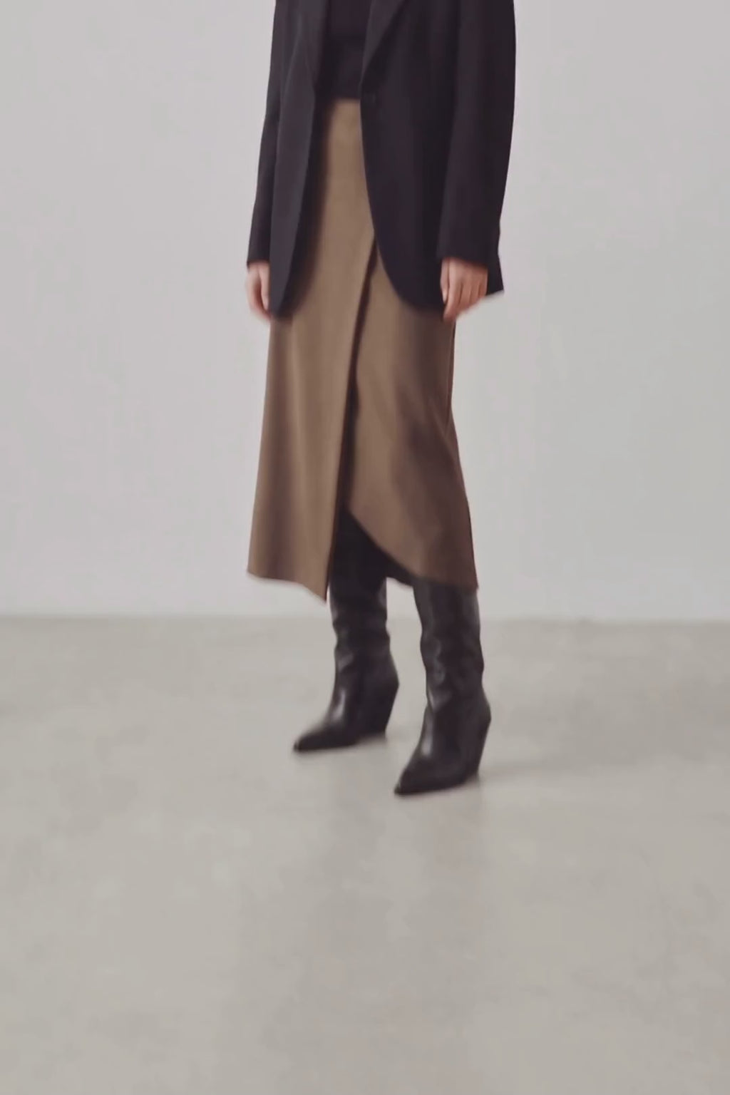 Souliers Martinez Nevada black leather knee high boots worn video 2