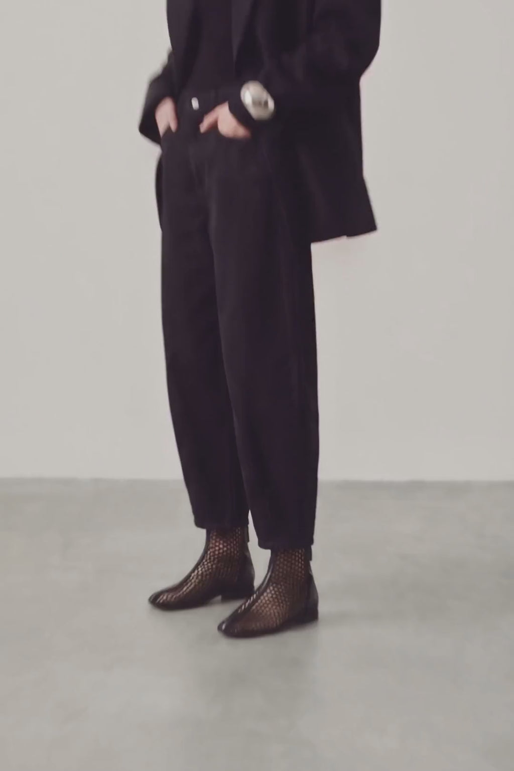 Souliers Martinez Maxima black mesh boots worn video