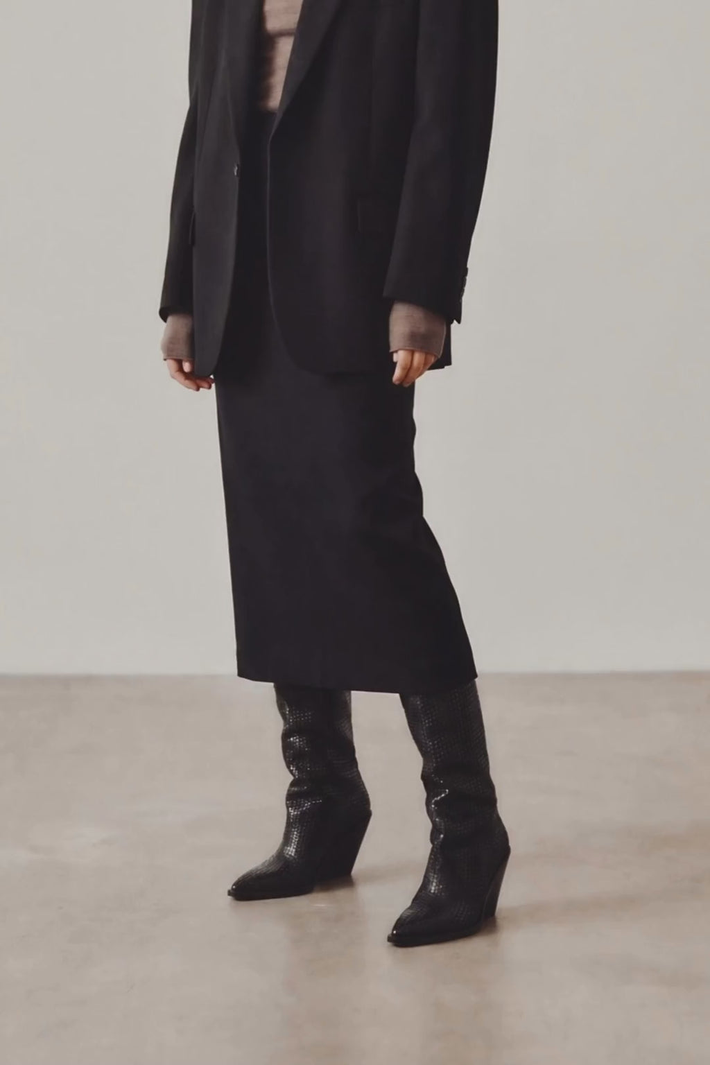 Souliers Martinez Utah black woven leather knee high boots worn video
