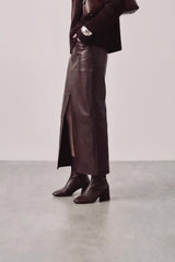 Souliers Martinez Flavia dark brown leather boots worn video