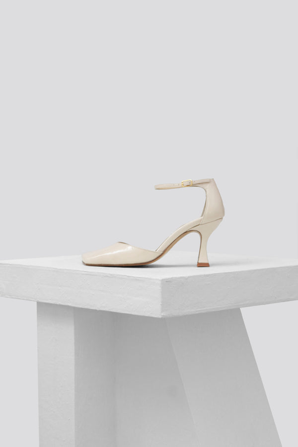 LAURA - Off-White Patent Leather Pumps
