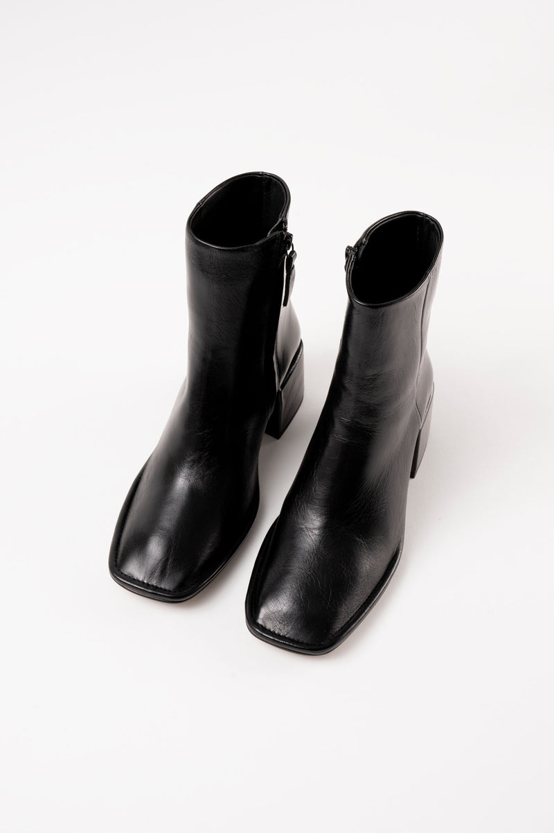 TARA - Black Wrinkled Polished Leather Boots