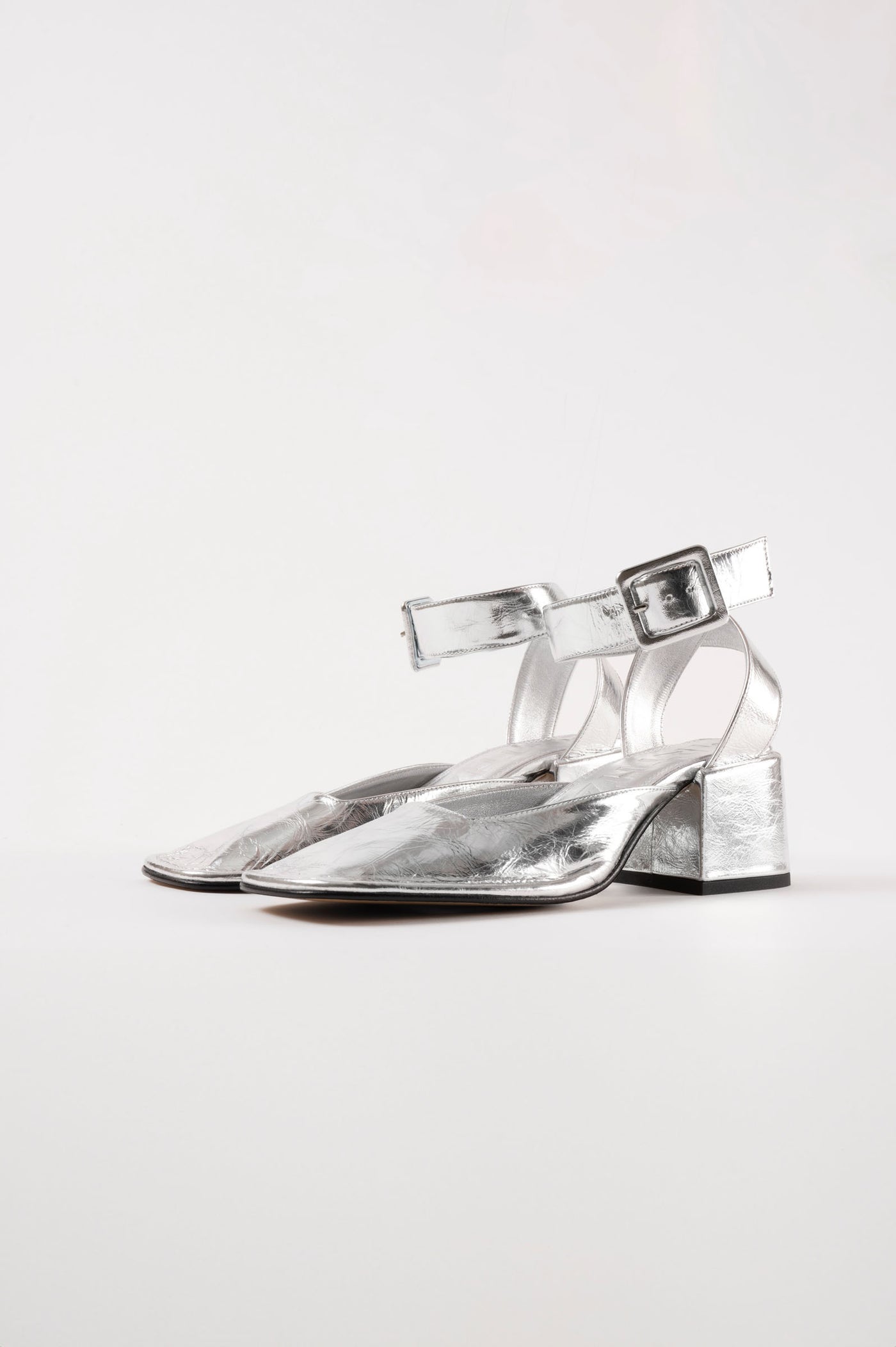 YASU - Silver Wrinkled Polished Leather Pumps – Souliers