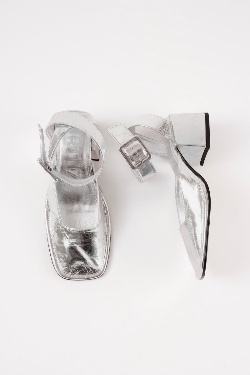 YASU - Silver Wrinkled Polished Leather Pumps