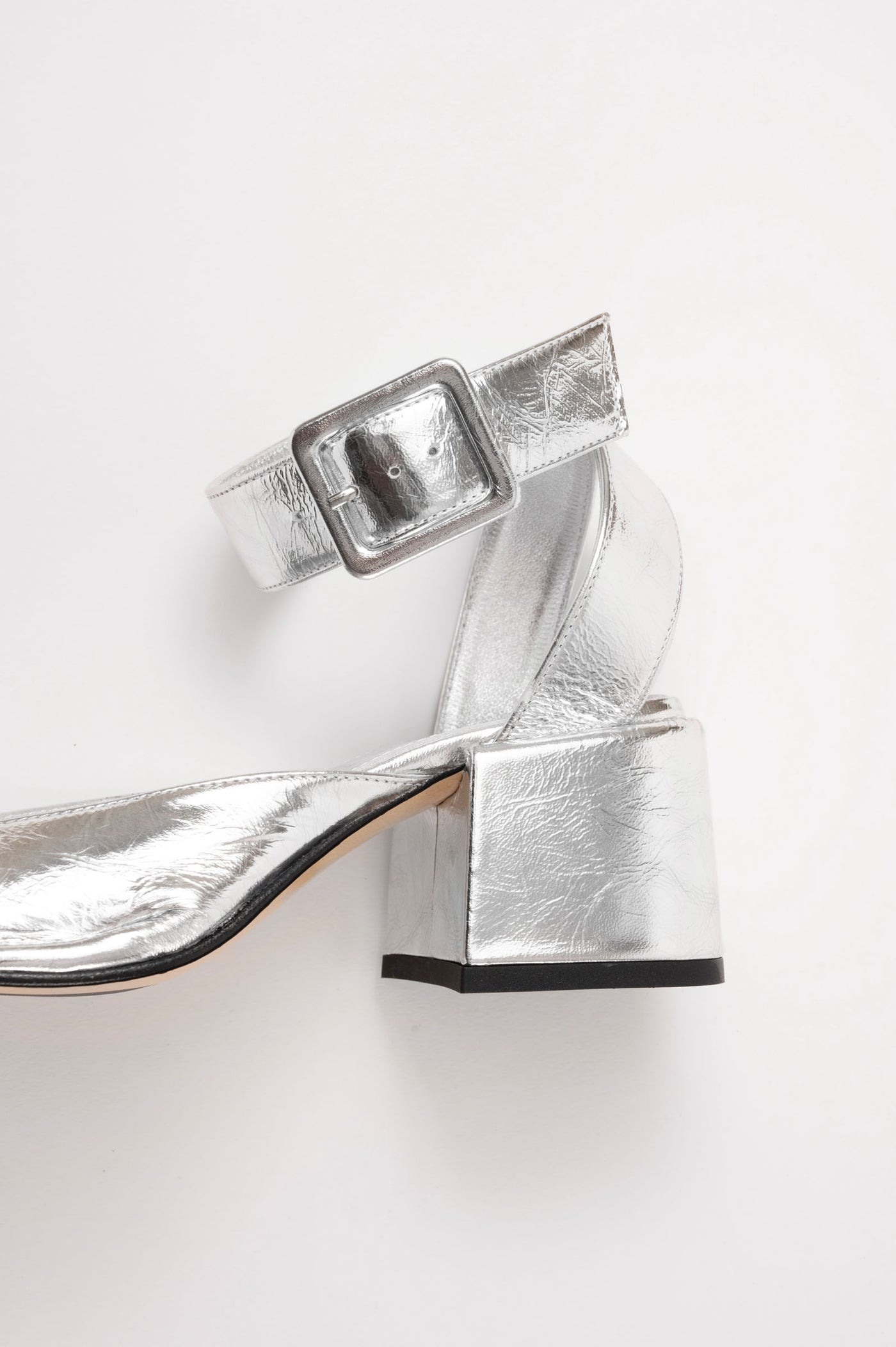 YASU - Silver Wrinkled Polished Leather Pumps – Souliers