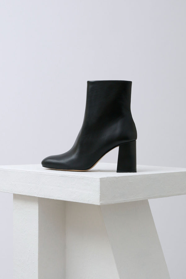 MIRASIERRA - Black Leather Ankle Boots